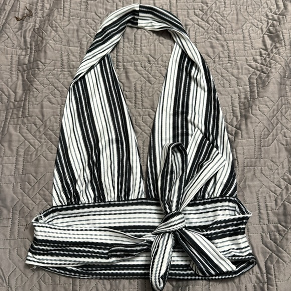 Halter crop top - Picture 2 of 2